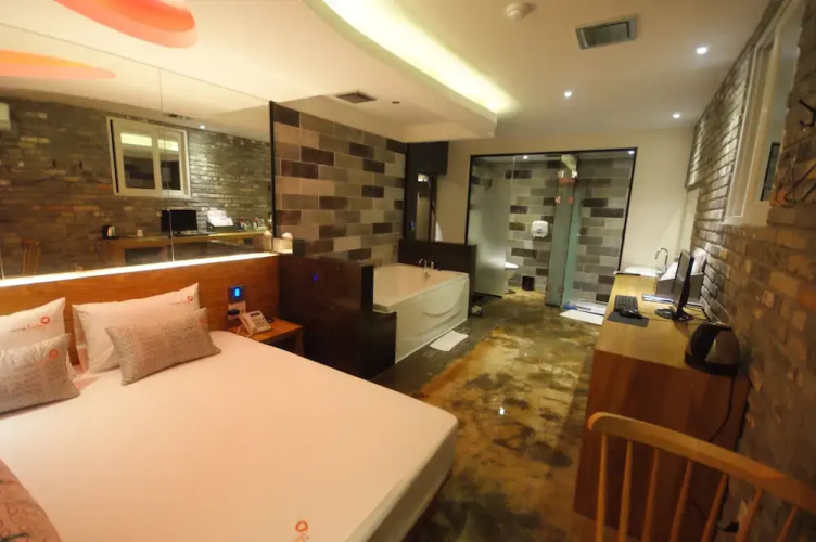 Lazzi Hotel
