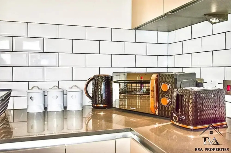 Modern 2 Bed 2 Bath Bracknell With Free Parking