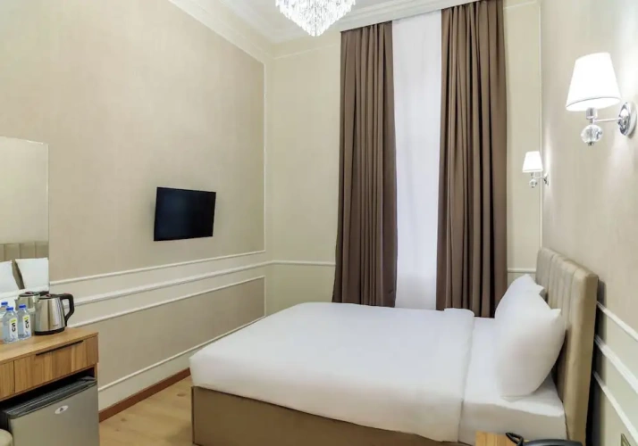 Standard Double room with city view