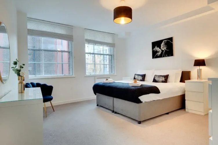 Charltons Bonds Apartments - By Week2Week