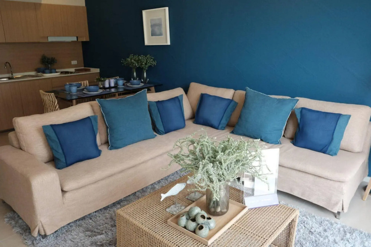 Baan Thew Talay Blue Sapphire