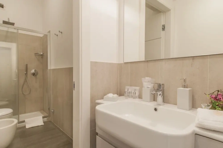 1 Bedroom Sextuple Apartment