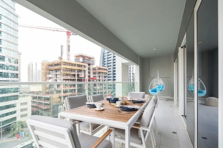 KeyRock - Chic 2BR Escape with Pool