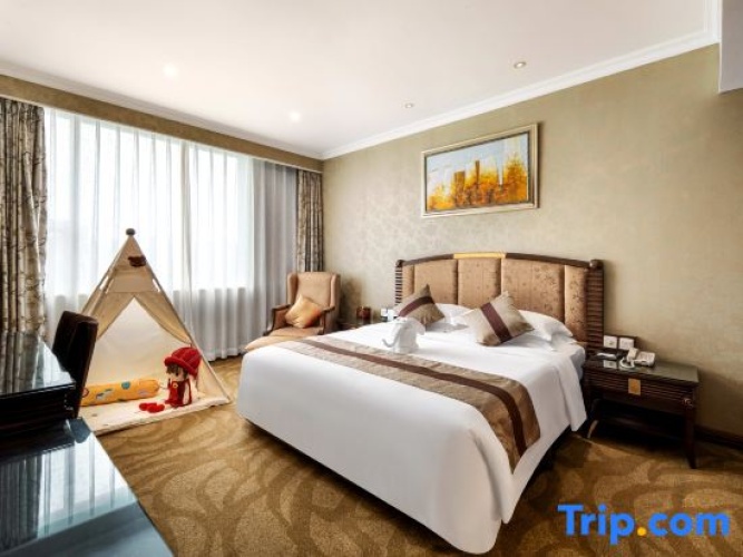 Quadruple Family Suite