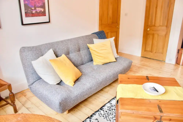 1 Bedroom Flat Near Holyrood Park