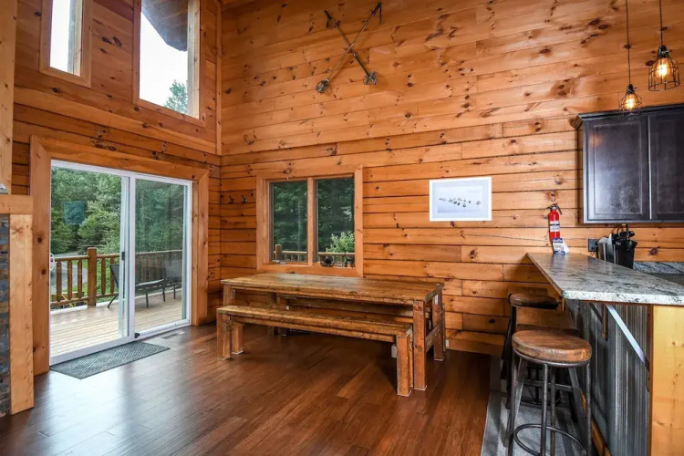 LakeStar Chalet 5 Bedroom House