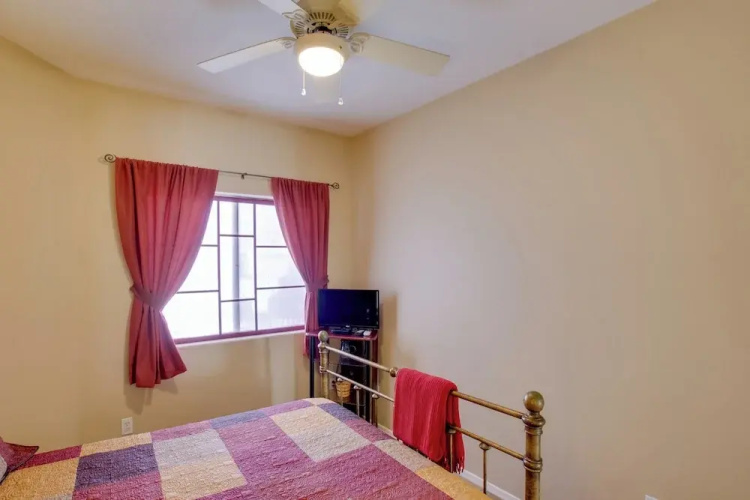 7 Mi to Mill Ave: Bbq-ready Mesa Townhouse
