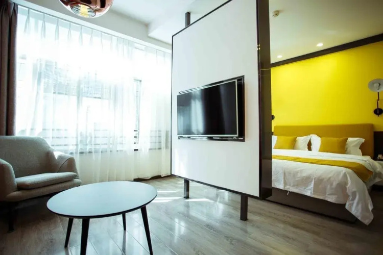 Yoghourt Hotel