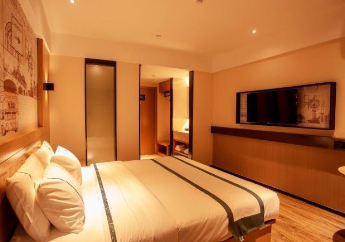 Standard Twin room with city view