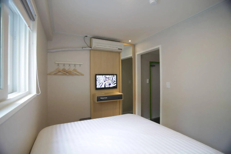 Hotel Sleepy Panda Stream Walk