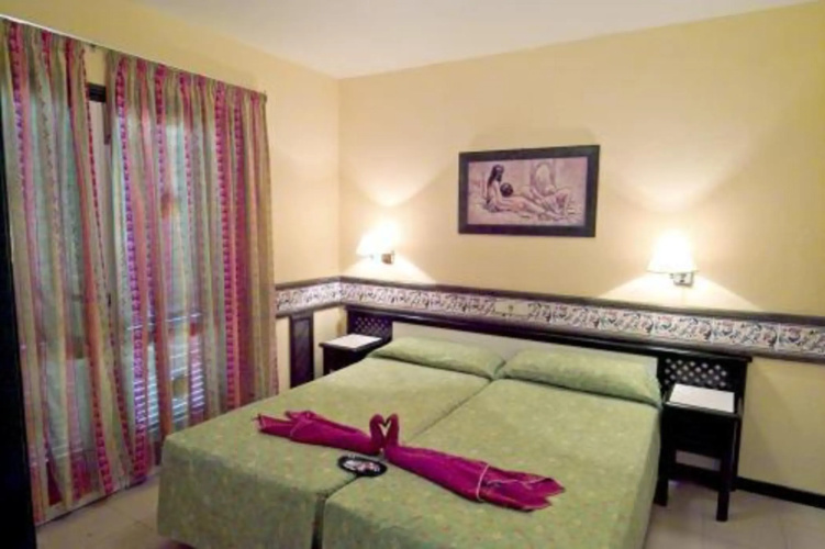 BLUESEA Puerto Caleta Hotel
