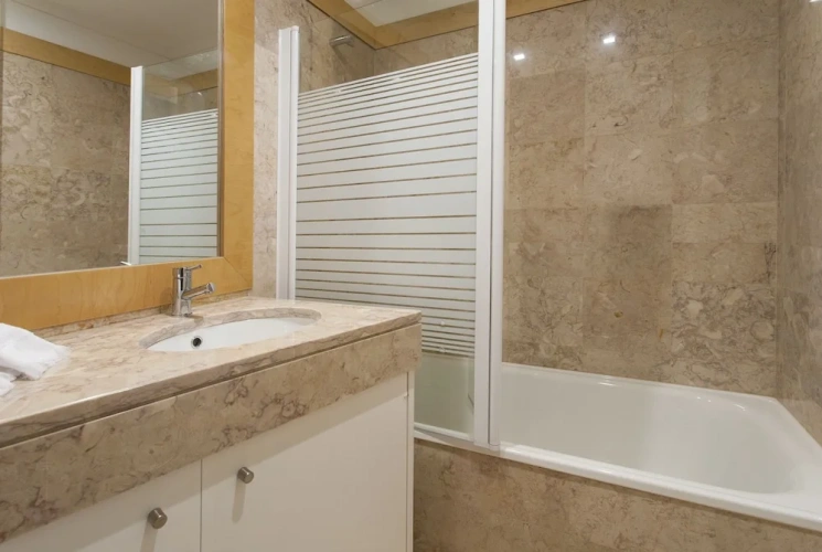 3 Bedrooms Apartment