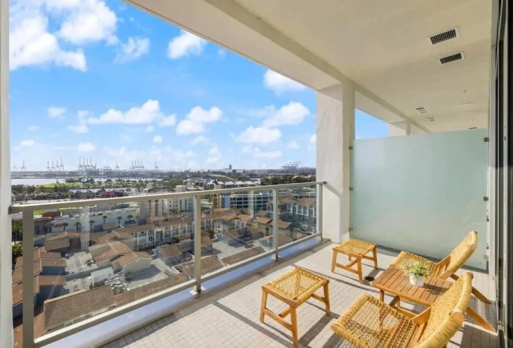 2 Bedrooms Grand Apartment beachfront