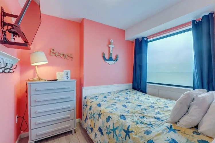 6th-floor Oceanfront Myrtle Beach Condo w/ Balcony