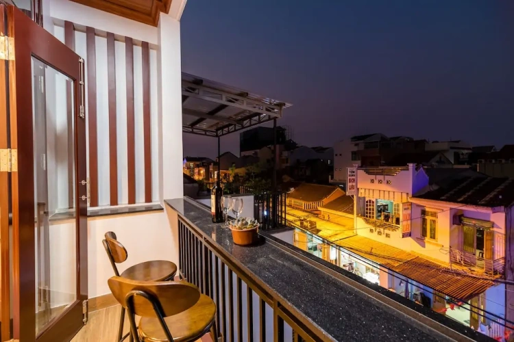 Deluxe Triple room with balcony and with city view