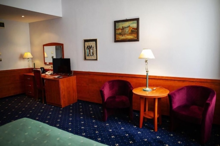 Standard Double room with city view