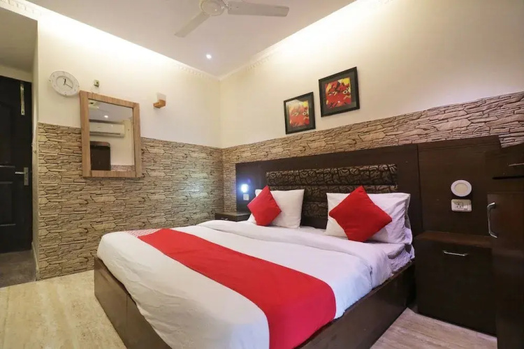 OYO 49069 A Suites