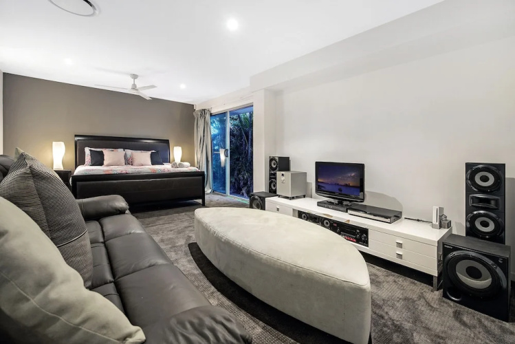 Sunrise Executive 5 Bedroom Home