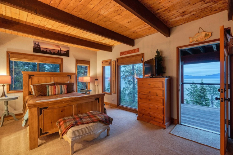 5BR 4BA Lake View Cabin by RedAwning