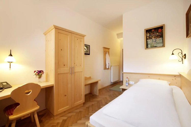 Hahn Hotel