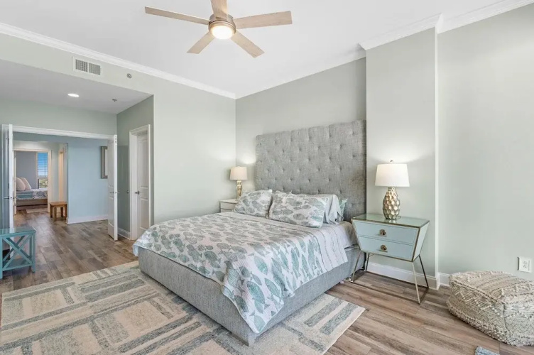 La Playa 701