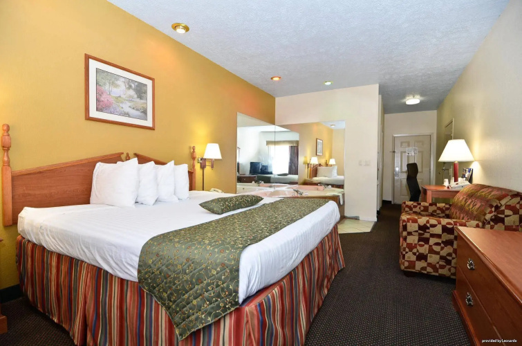 Red Roof Inn & Suites Clinton, MS