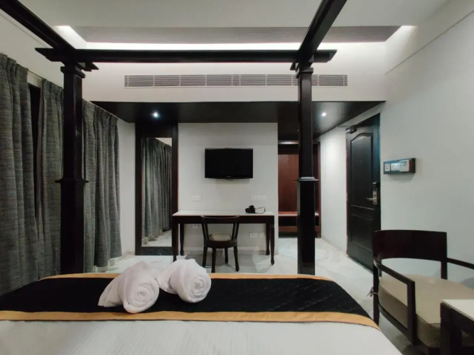 Hotel Saratharajans