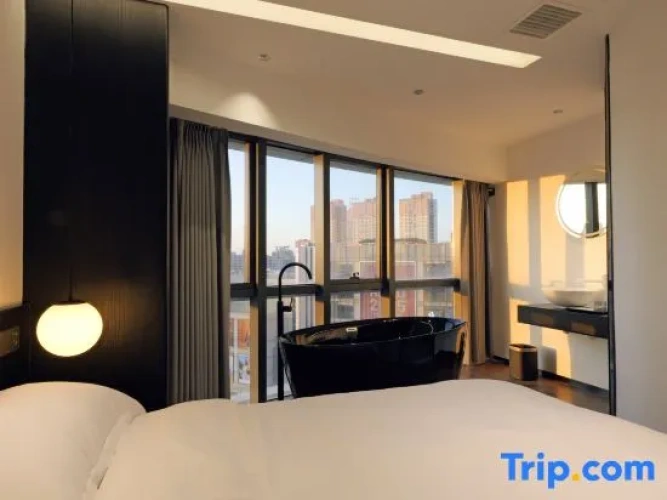 Standard Double room with city view