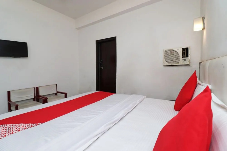 OYO 28240 Hotel D' Seasons