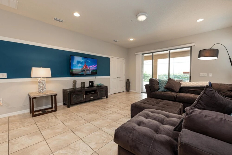9050wws 6 Bedroom Home by Redawning