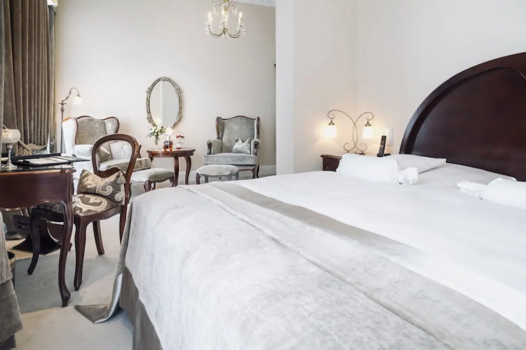 Miramar Hotel