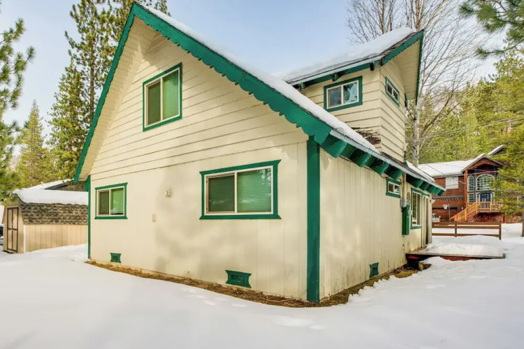 11 Mi to Ski Resorts! Lake Tahoe Gem w/ Pool Table
