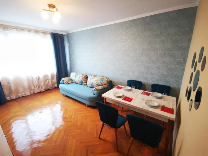 2 rooms Airy & Bright Colors