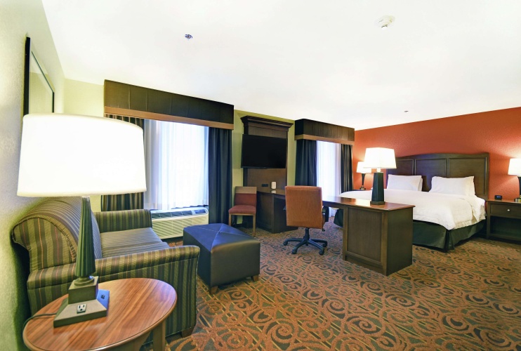 Hampton Inn & Suites Milwaukee/Franklin photo 8