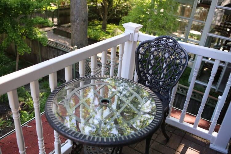 Bed & Breakfast on Broadway Over view