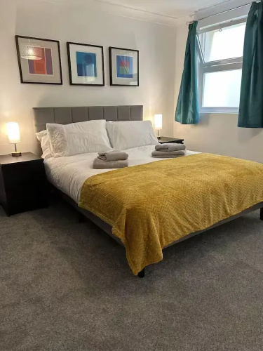 Stunning 1BR Apt in Central Cheltenham