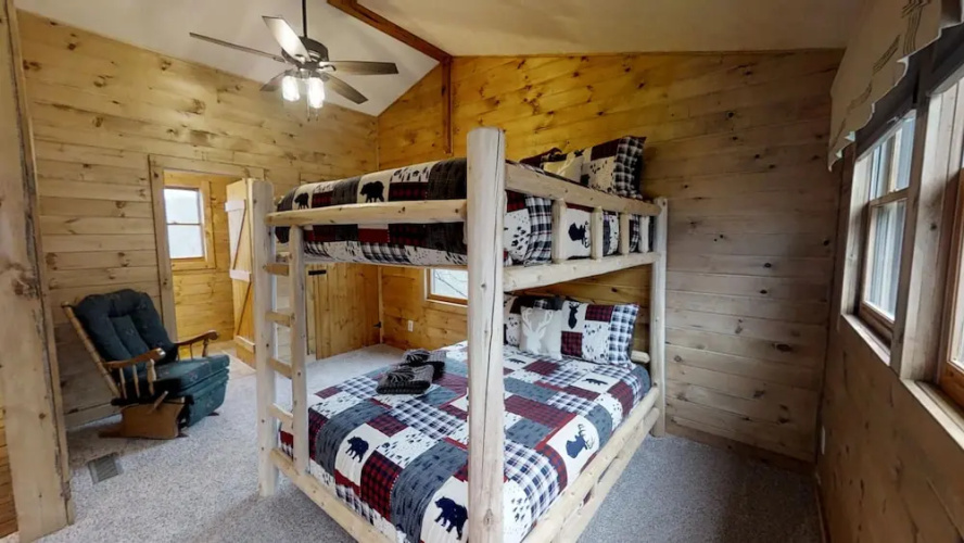 The Lazy Bear - 2 Br Cabin