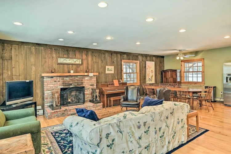 4 Bedrooms Cottage