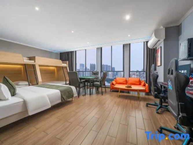 Grand Quintuple room