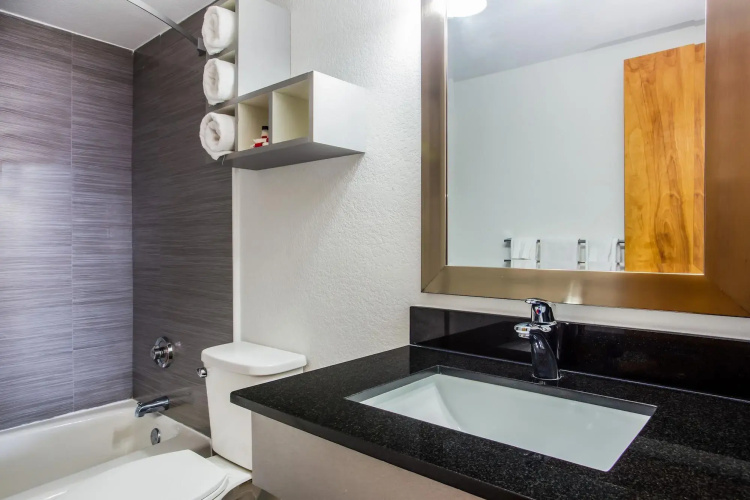 Arya Blu Inn & Suites