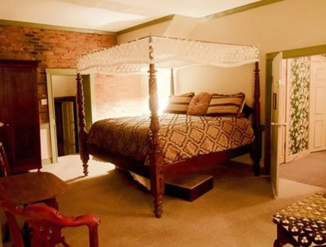 Wayside Inn