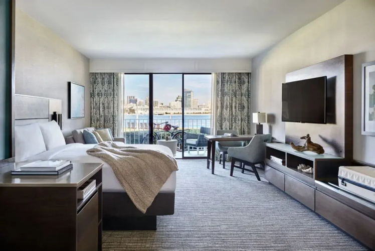 Standard Double room with bay view