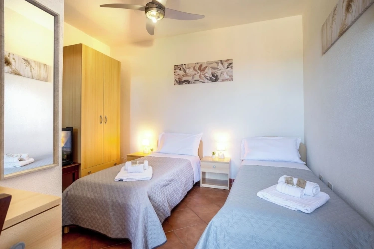 Classic Twin room with garden view