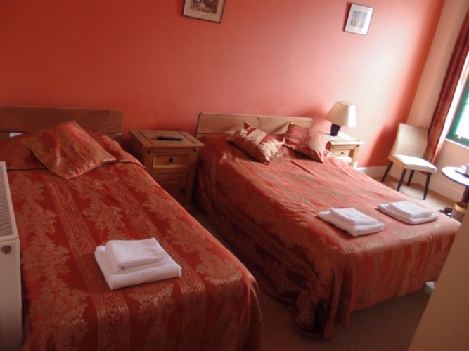 Standard Triple room