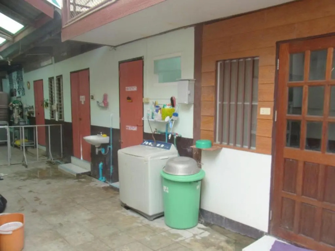 28 Rachabutr Hostel