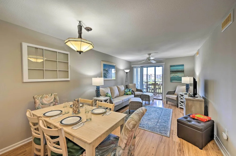 Charming Condo w/ Pool Access - Walk to Beach
