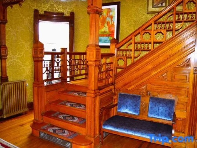 Historic Legg House Inn