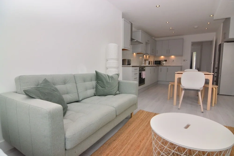 2 Bedrooms Apartment