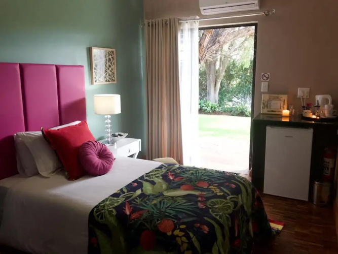 The Hedge Guesthouse
