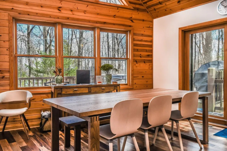 Swimming Bear Lodge 4 Bedroom House